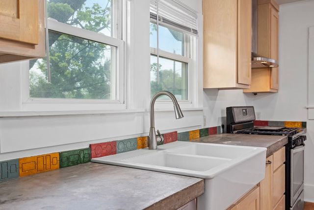 924 Bulwer Ave, Kerrville, TX 78028