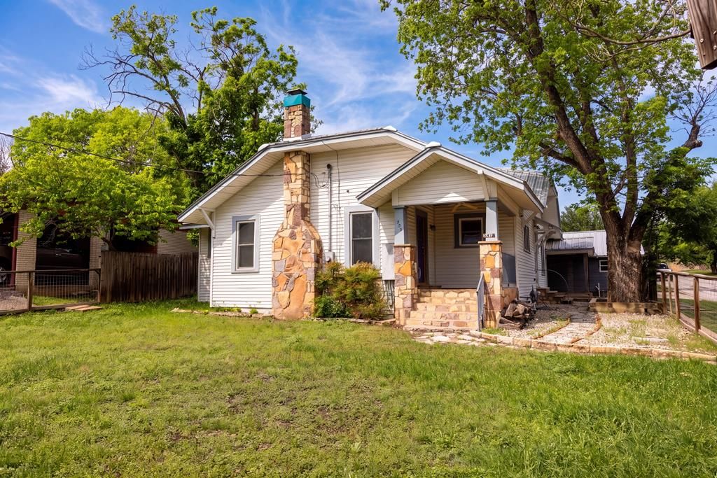 924 Bulwer Ave, Kerrville, TX 78028