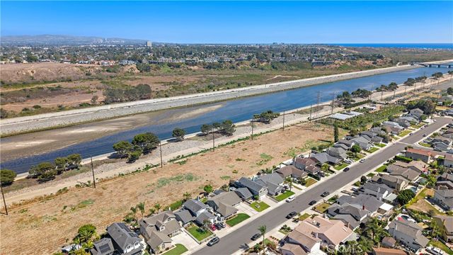20712 Spindrift Lane, Huntington Beach, CA 92646