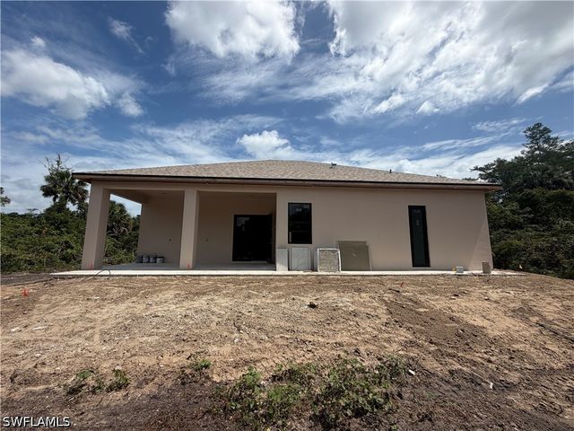 208 45Th AVE NE, Naples, FL 34120