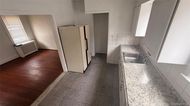 14435 224th Street First Floor, Rosedale, NY 11413