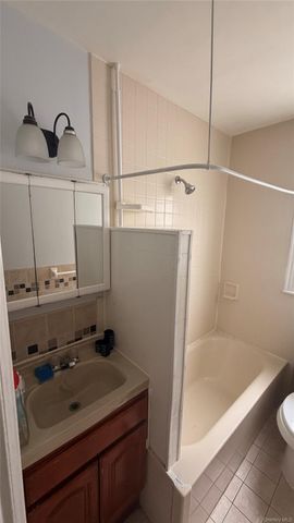 14435 224th Street First Floor, Rosedale, NY 11413