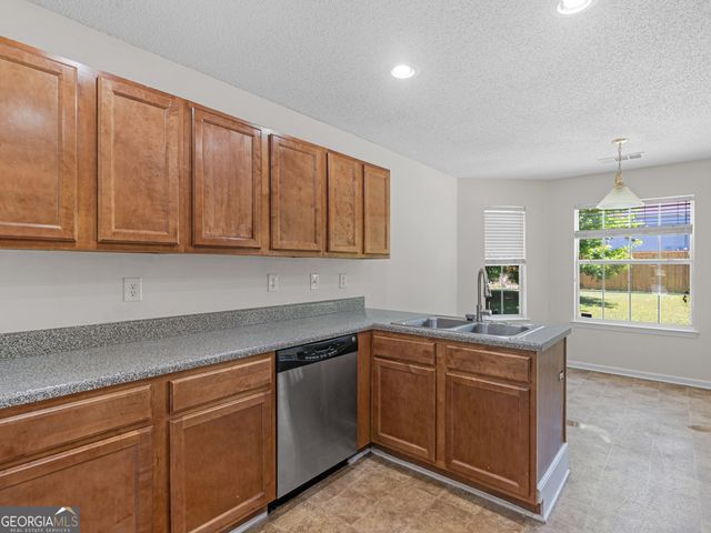 992 Brisley Circle, Hampton, GA 30228