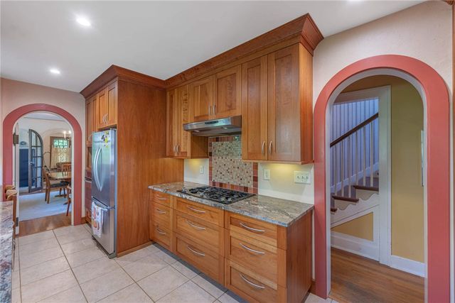 158 E Dixon Avenue, Oakwood, OH 45419
