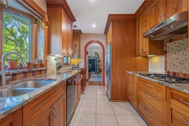 158 E Dixon Avenue, Oakwood, OH 45419