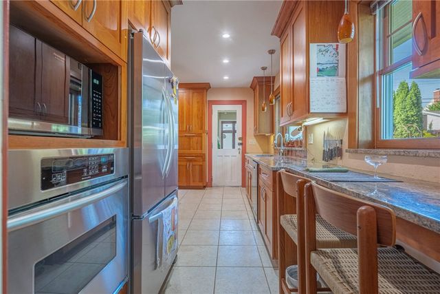 158 E Dixon Avenue, Oakwood, OH 45419