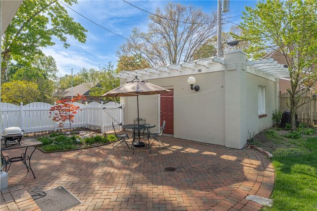 158 E Dixon Avenue, Oakwood, OH 45419