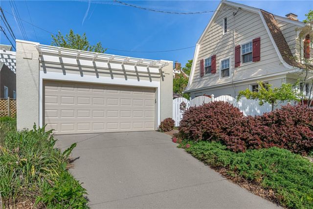 158 E Dixon Avenue, Oakwood, OH 45419