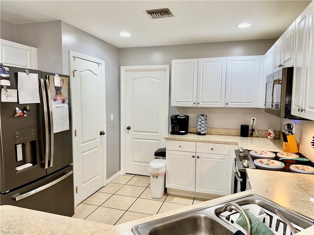 Image 11 of property listing at 2133 19th PL, Cape Coral, FL 33909
