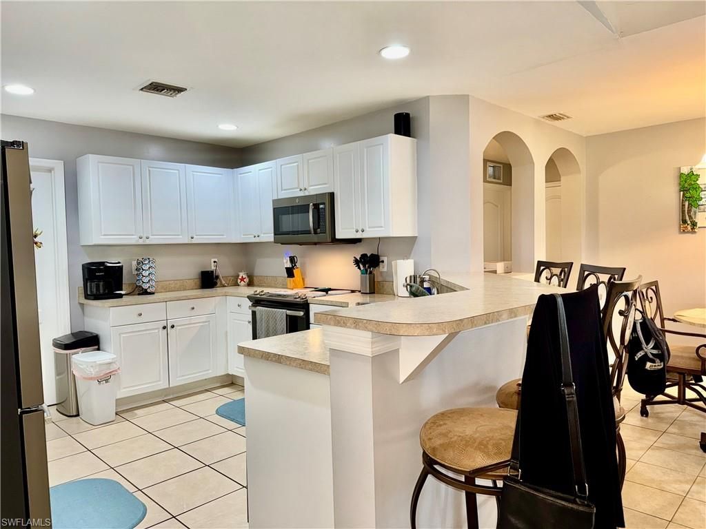 Image 13 of property listing at 2133 19th PL, Cape Coral, FL 33909