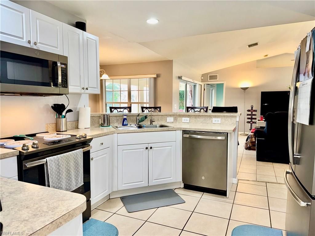 Image 15 of property listing at 2133 19th PL, Cape Coral, FL 33909
