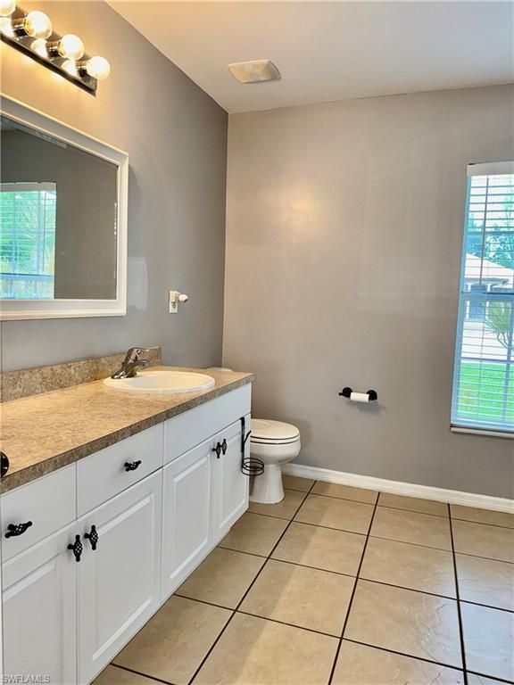 Image 23 of property listing at 2133 19th PL, Cape Coral, FL 33909