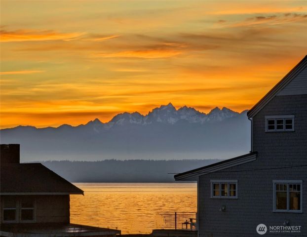 5822 Mutiny Bay Road, Freeland, WA 98249
