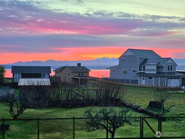 5822 Mutiny Bay Road, Freeland, WA 98249