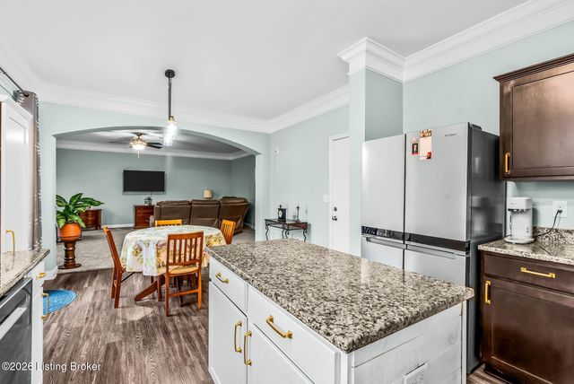 12402 Deer Lake Ln, Louisville, KY 40299