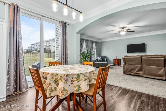 12402 Deer Lake Ln, Louisville, KY 40299