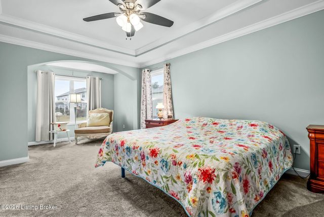 12402 Deer Lake Ln, Louisville, KY 40299