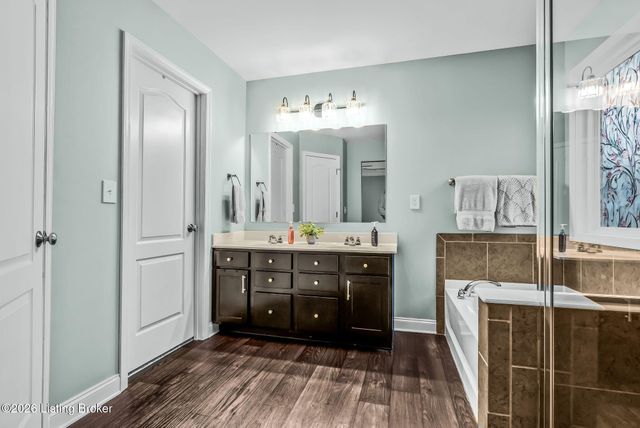 12402 Deer Lake Ln, Louisville, KY 40299