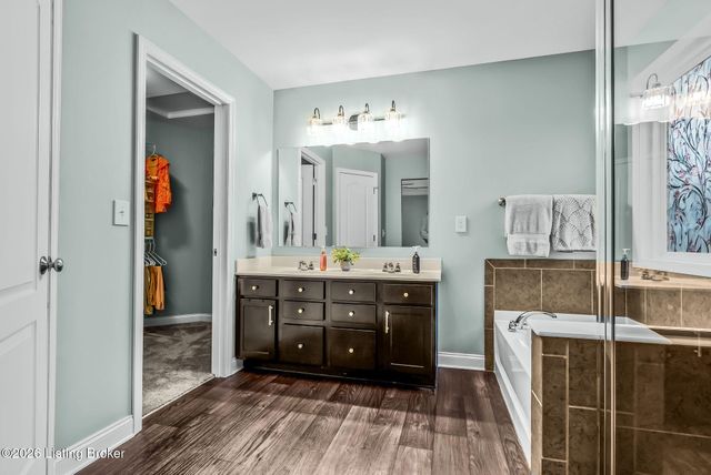 12402 Deer Lake Ln, Louisville, KY 40299