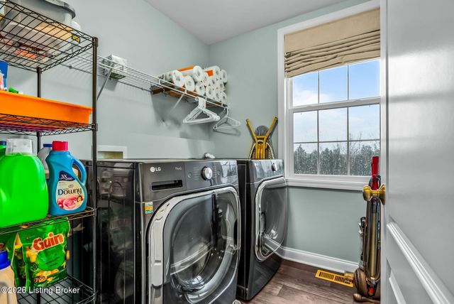 12402 Deer Lake Ln, Louisville, KY 40299