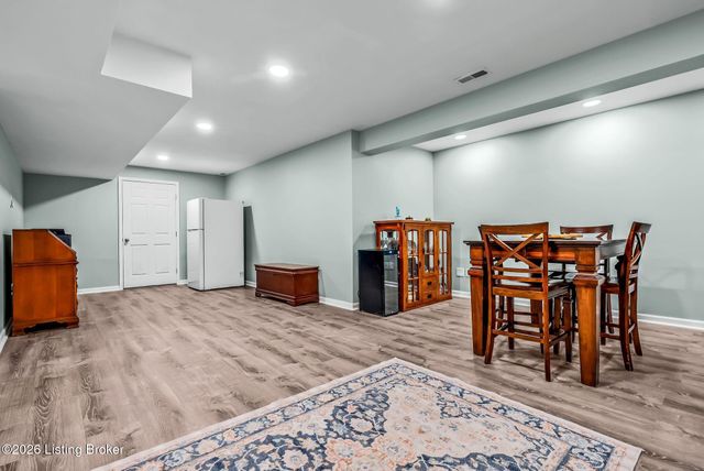 12402 Deer Lake Ln, Louisville, KY 40299