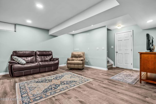 12402 Deer Lake Ln, Louisville, KY 40299