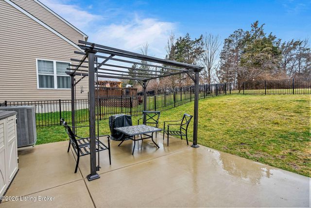 12402 Deer Lake Ln, Louisville, KY 40299