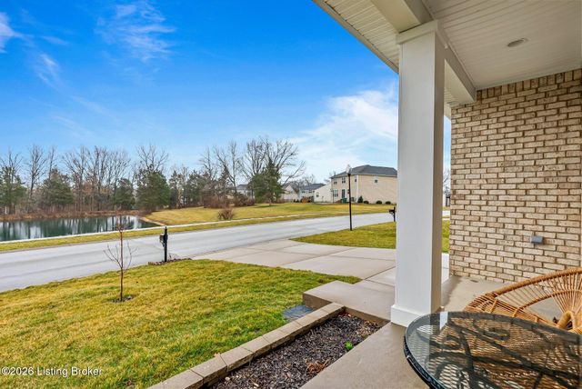 12402 Deer Lake Ln, Louisville, KY 40299