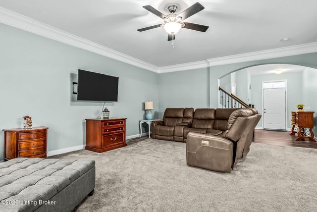 12402 Deer Lake Ln, Louisville, KY 40299