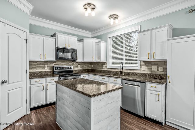 12402 Deer Lake Ln, Louisville, KY 40299