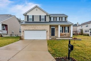 12402 Deer Lake Ln, Louisville, KY 40299
