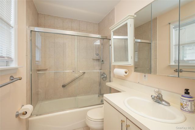 9 Harrison Ave, Hicksville, NY 11801