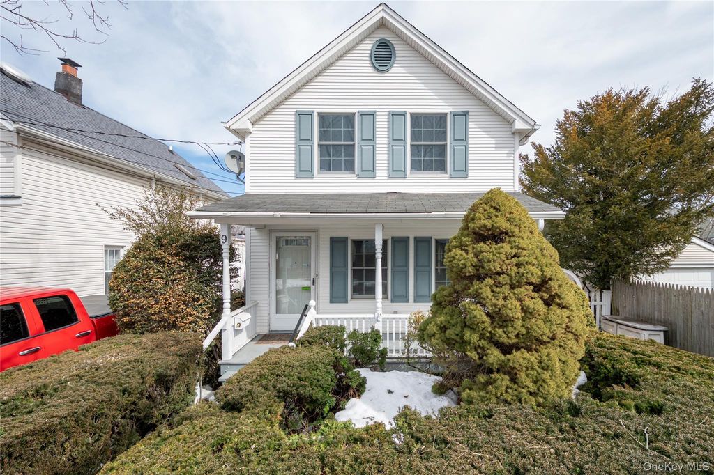 9 Harrison Ave, Hicksville, NY 11801