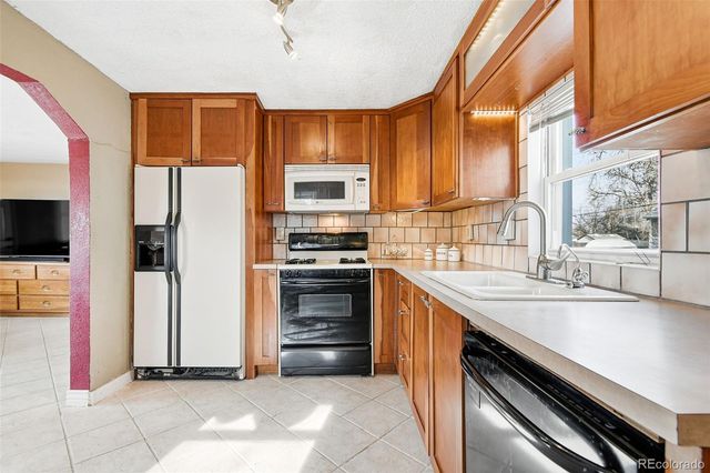 90 S Kendall Street, Lakewood, CO 80226