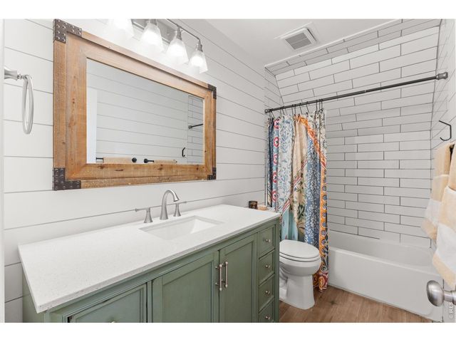 1512 Sunnyside Dr, Loveland, CO 80538