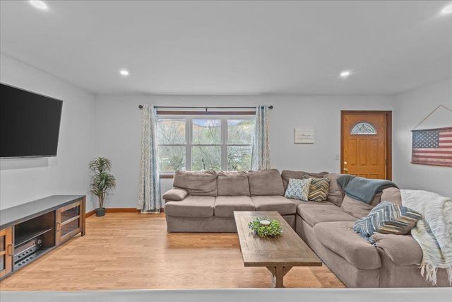 10 Cross Road, Milton, VT 05468
