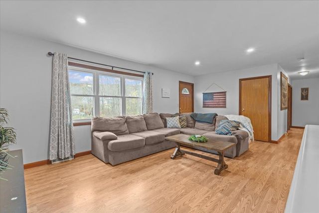 10 Cross Road, Milton, VT 05468