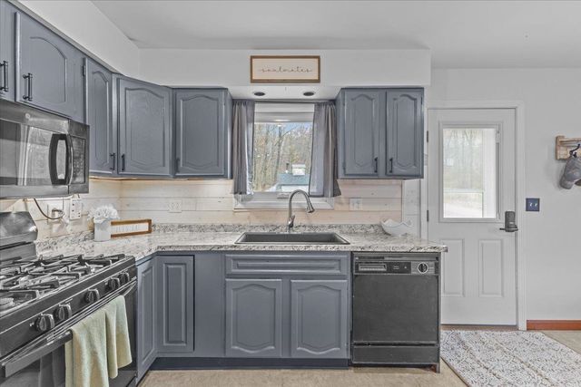 10 Cross Road, Milton, VT 05468