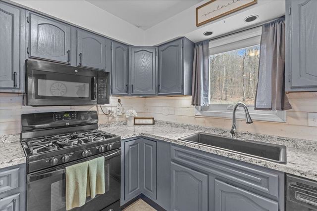10 Cross Road, Milton, VT 05468