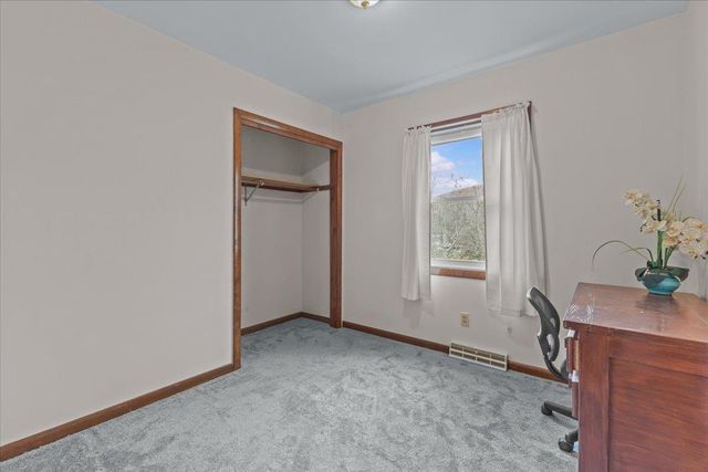 10 Cross Road, Milton, VT 05468