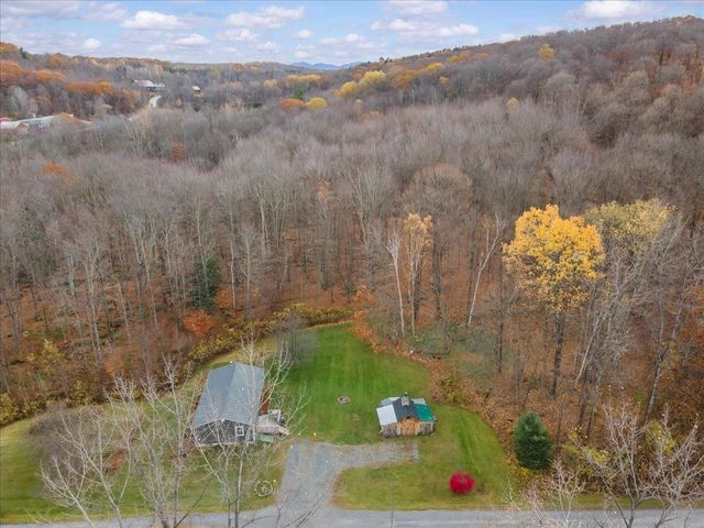 10 Cross Road, Milton, VT 05468
