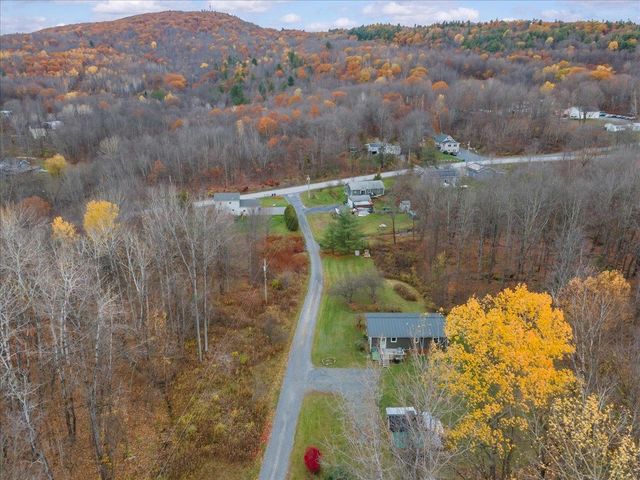 10 Cross Road, Milton, VT 05468