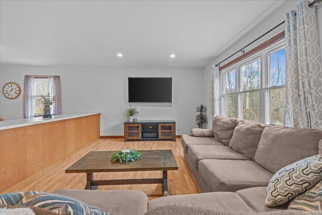 10 Cross Road, Milton, VT 05468