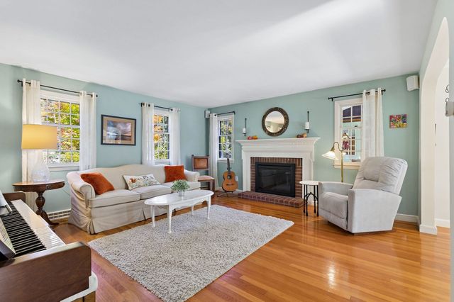74 Old Bolton Rd, Stow, MA 01775