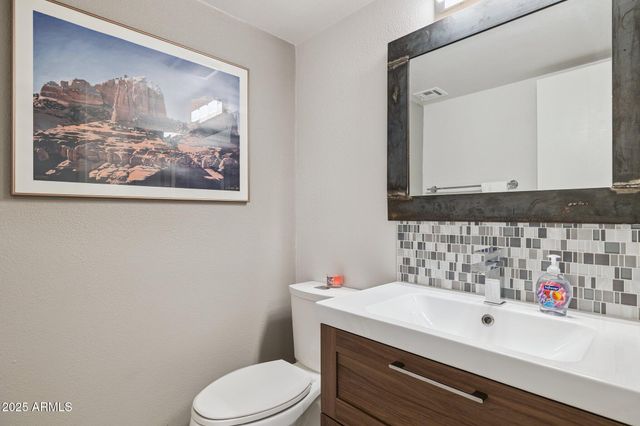 5207 N 24TH Street 102, Phoenix, AZ 85016