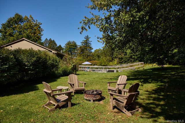 17 Amato Lane Hasbrouck Pl, Highland, NY 12528