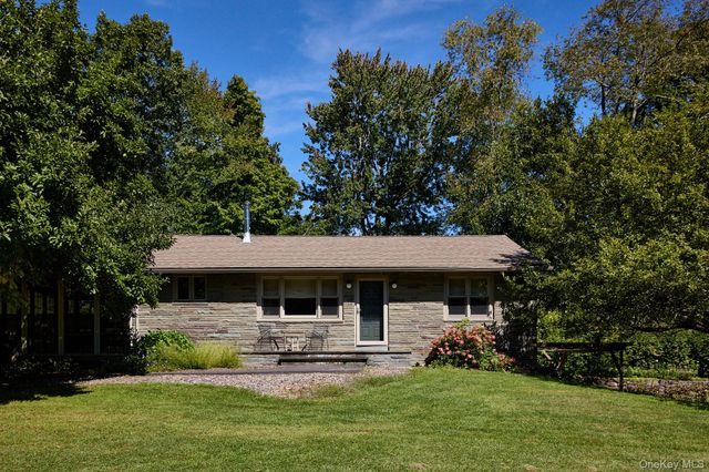 17 Amato Lane Hasbrouck Pl, Highland, NY 12528