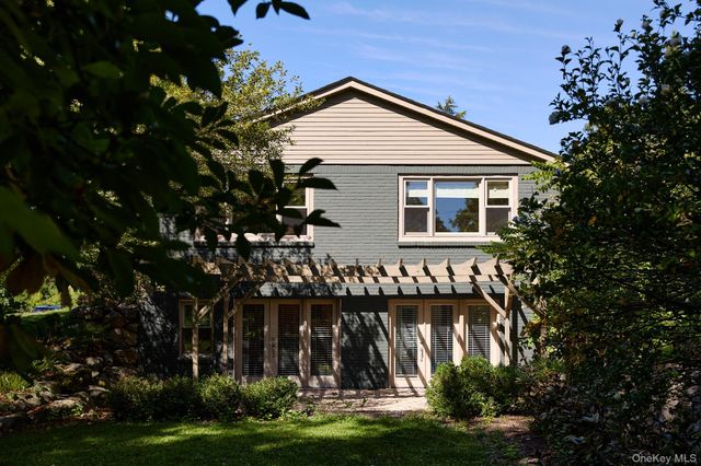17 Amato Lane Hasbrouck Pl, Highland, NY 12528