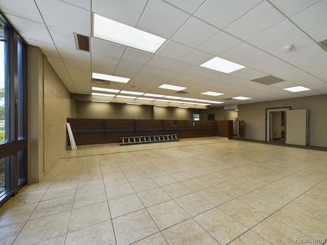 4154 Davison Road, Burton, MI 48509