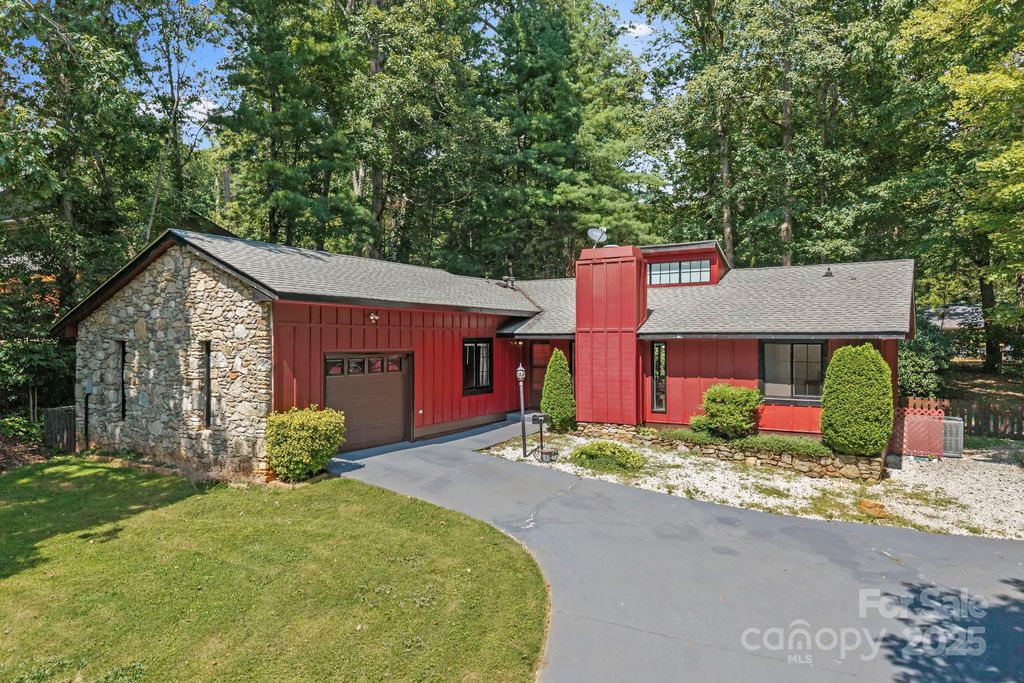 18 Saint Andrews Road, Arden, NC 28704